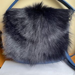 Leather handbag with beaver leather on the front